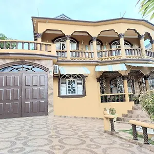 Cambridge Mi Casa Ur Casa With Pool And Access 3*, Runaway Bay Jamaica