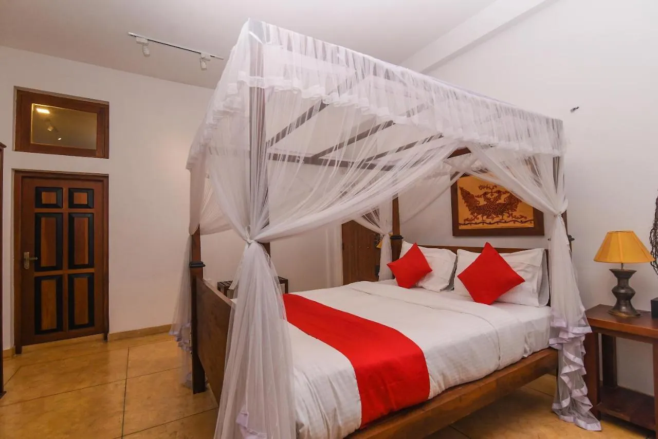 Gangula Villa Κάντι 3*,